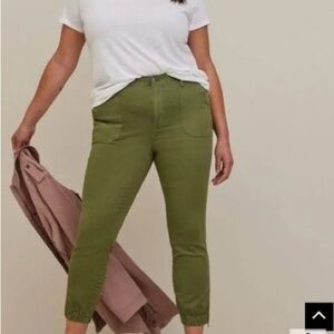Torrid Comfort Classic Fit Stretch Twill High-Rise Jogger Pant Size 30S Green
